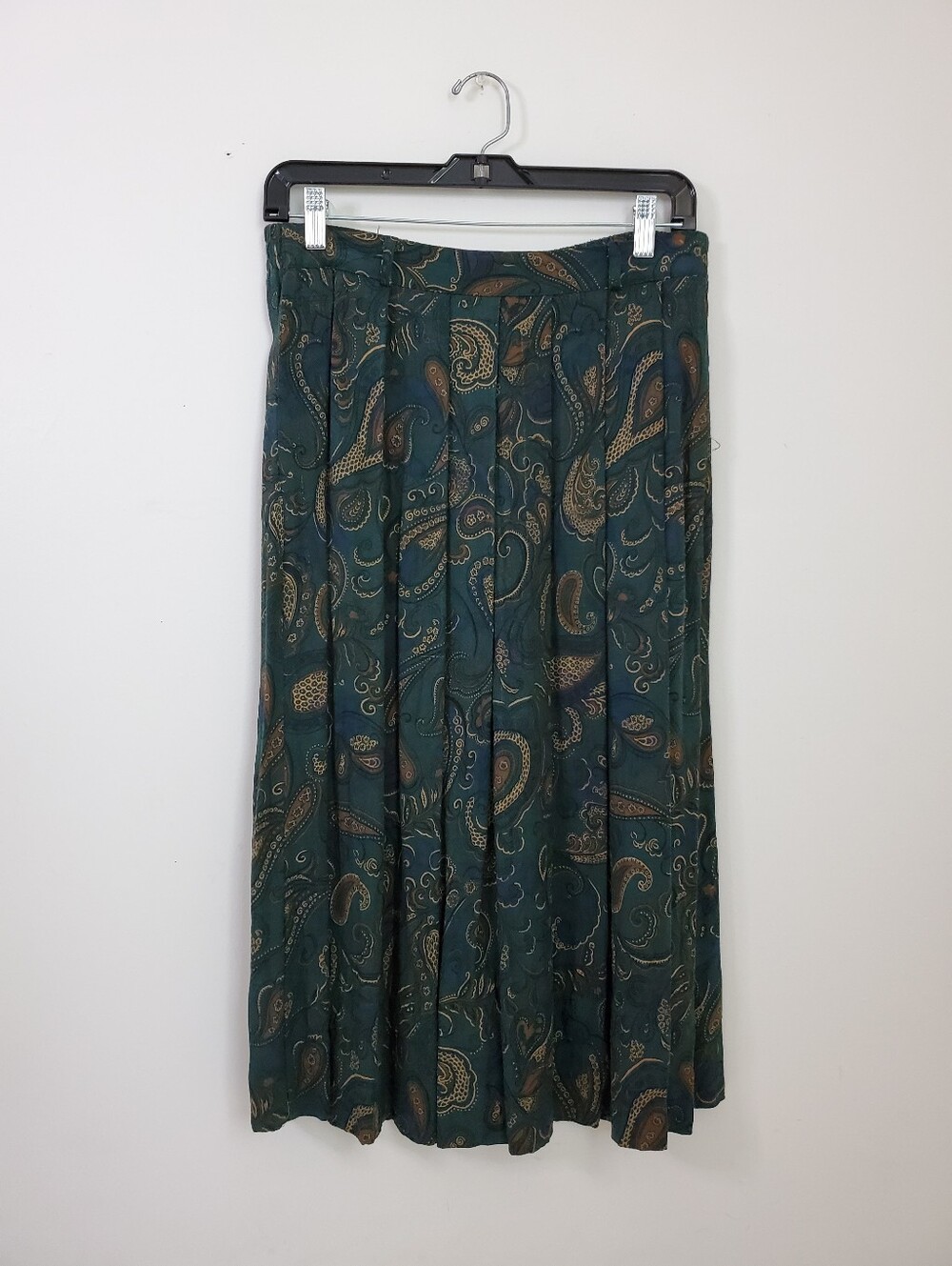 Sag Harbor Forest Green Paisley Print Pleated Midi Skirt - Picture 7 of 9